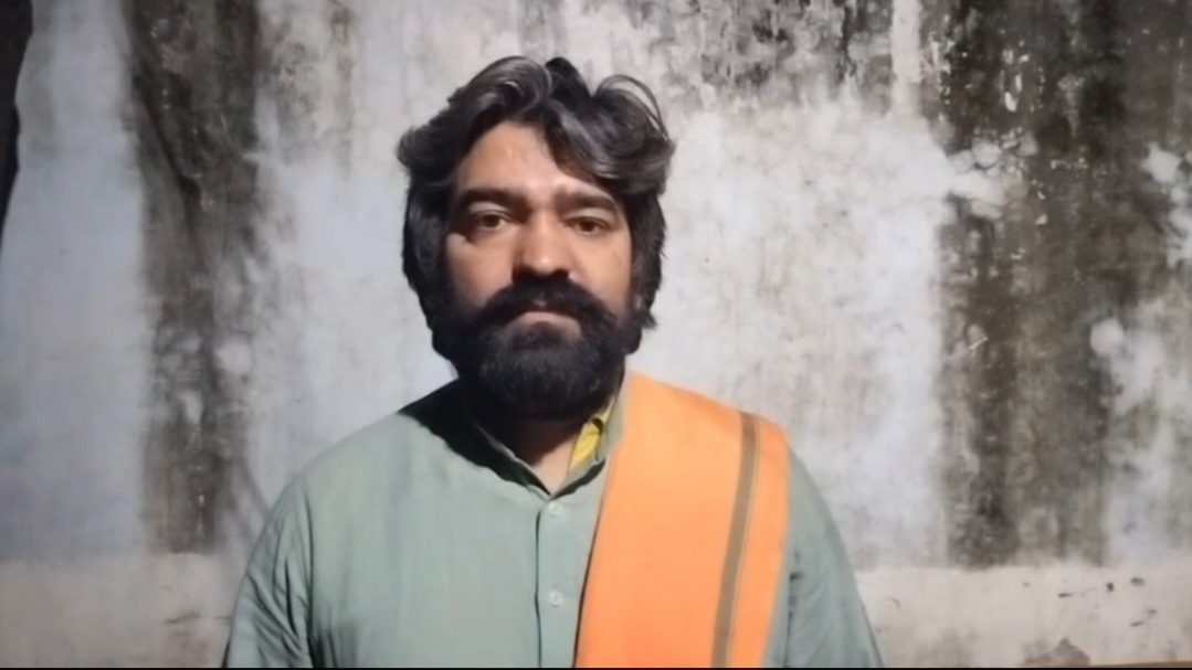मथुरा के श्री कृष्ण मंदिर में लिया मेरठ के ठेकेदार सलीम ने 90 लाख का मंदिर निर्माण का ठेका जिस फर्म के नाम से लिया गया ठेका उसका नाम कनिका रखकर हिन्दू नाम से लिया गया ठेका।