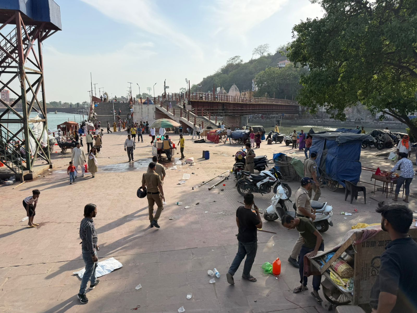 चारधाम यात्रा-2026, कांवड़ मेला एवं कुंभ मेला-2027 की तैयारियों के तहत चलाए जा रहे अतिक्रमण हटाओ अभियान के अंतर्गत शनिवार को उप मेला अधिकारी श्री आकाश जोशी के नेतृत्व में गठित टीम द्वारा पंतद्वीप क्षेत्र में व्यापक कार्रवाई की गई।