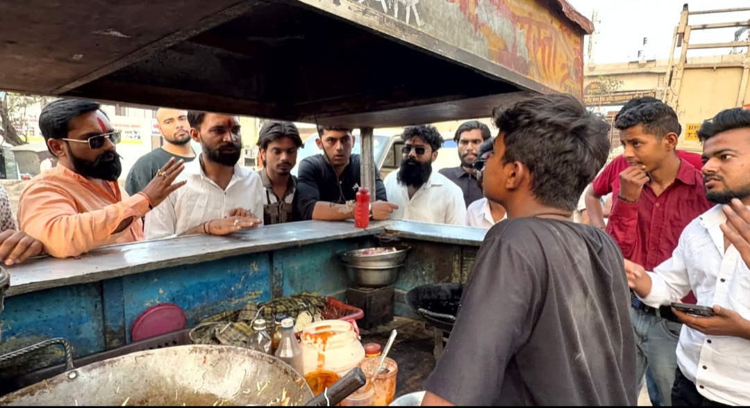 भगवा टी-शर्ट, कलावा पहनने वाले, नाम बदलकर व्यापार करने वाले विधर्मीयो पर कार्रवाई नहीं हुई तो बजरंग दल प्रदर्शन करने को उग्र होगा।
