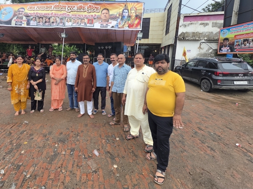 जनसामाधन, मीडिया ट्रस्ट ऑफ इंडिया ने सिवाया टोल के पास एनएच अट्ठावन पर लगाया कांवड़ सेवा शिविर।