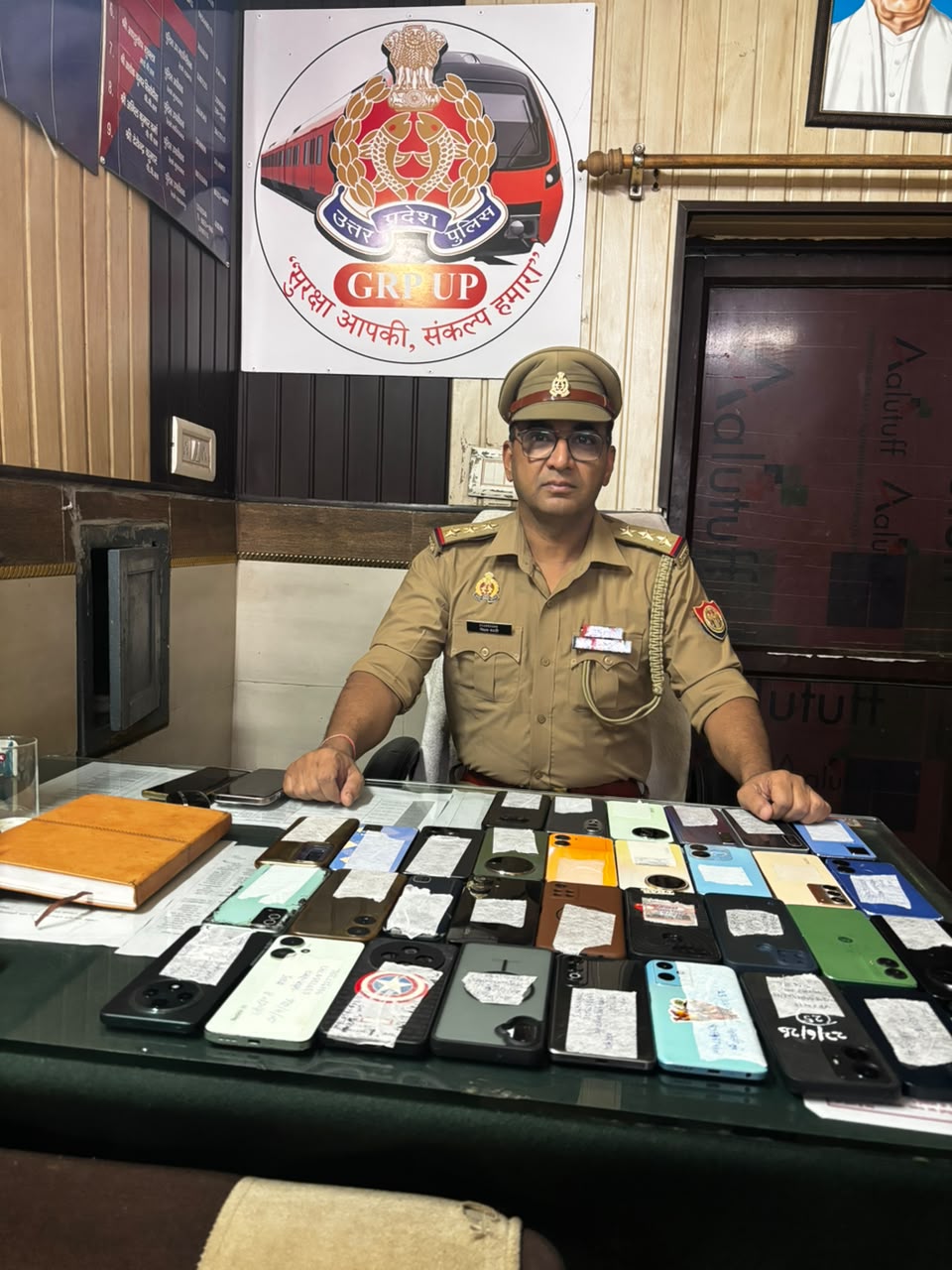 जीआरपी मेरठ सिटी की बड़ी सफलता, 33 गुमशुदा मोबाइल बरामद कर असली मालिकों को लौटाए